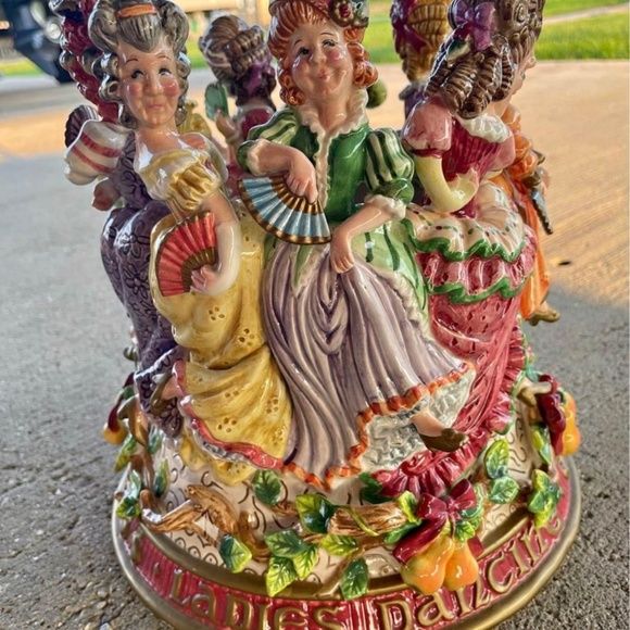 Flitz and Floyd 9 ladies dancing vase